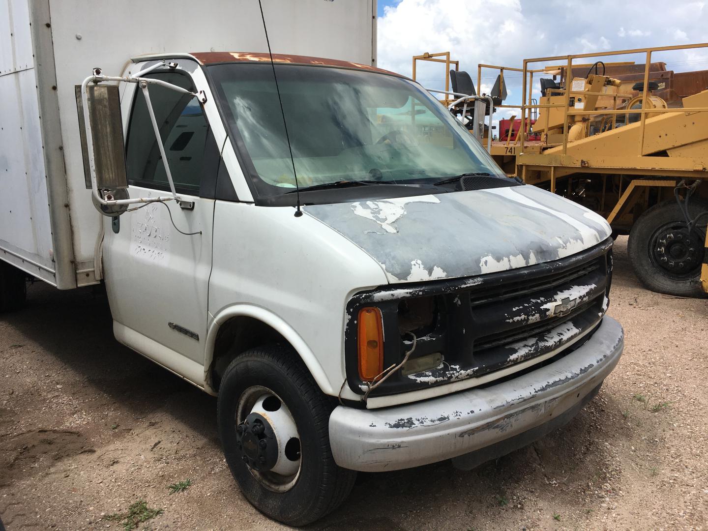 CAMION CON CAJA SECA CHEVROLET 3500